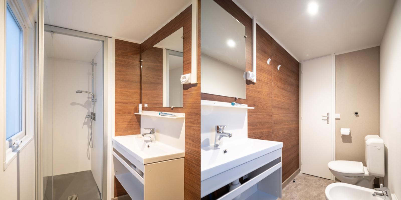 Bagno moderno con doccia, lavabo, wc e bidet, pareti in legno e illuminazione soffusa.